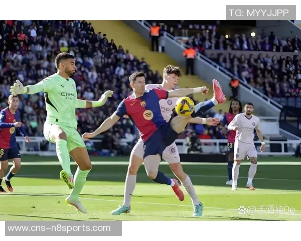 莱万再创辉煌：从足坛巨星到传奇教练的华丽转身